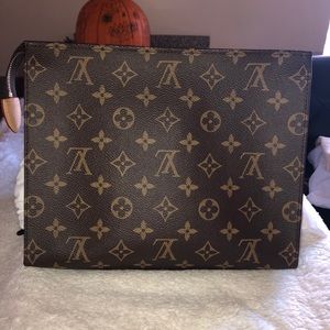 Louis Vuitton TOILETRY POUCH 26